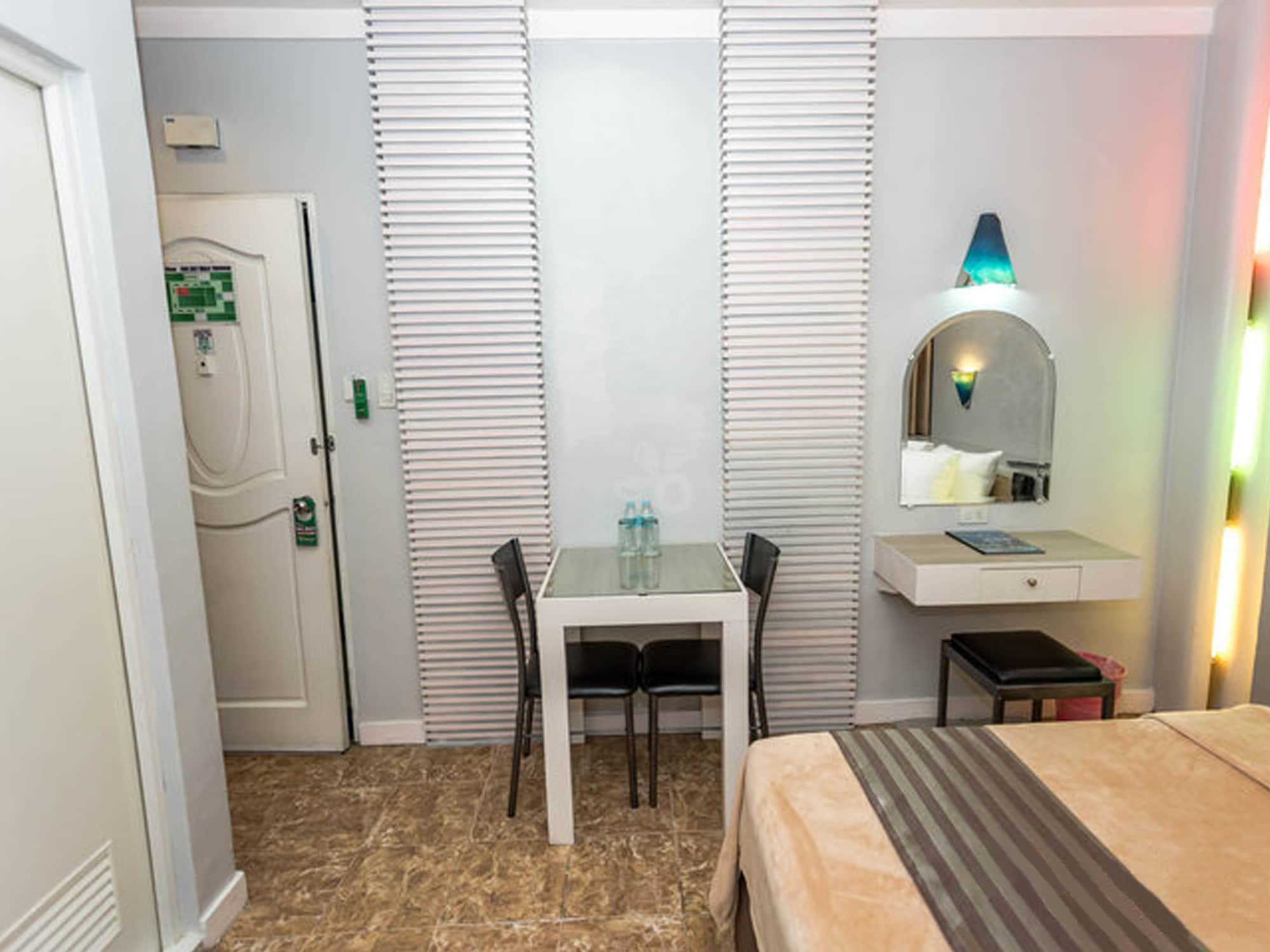 Urban Travellers Hotel Pasay Exterior photo