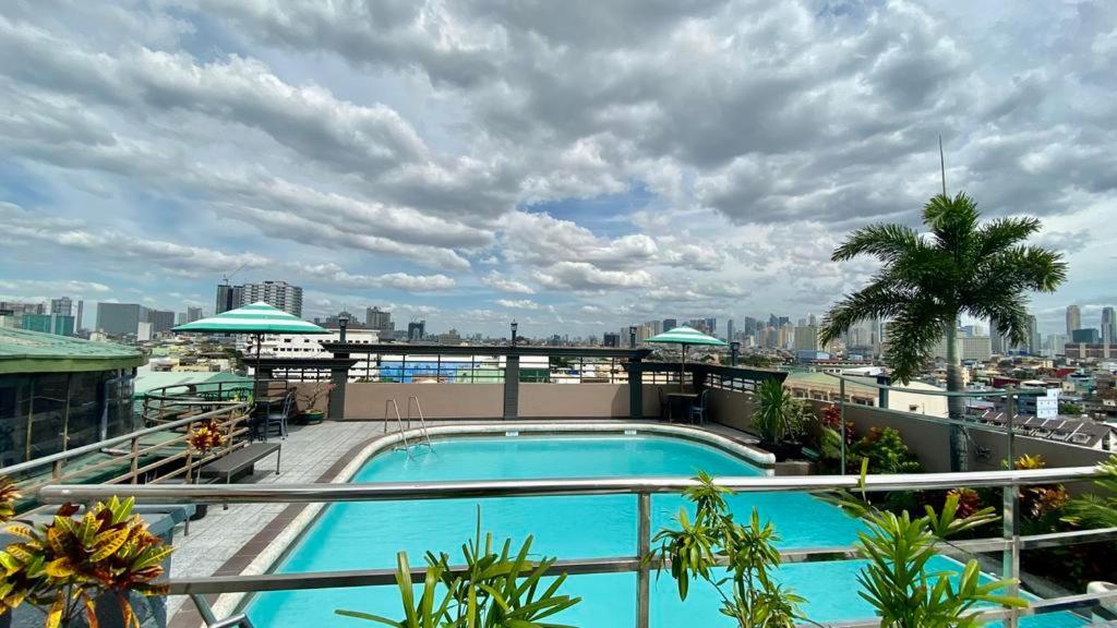 Urban Travellers Hotel Pasay Exterior photo