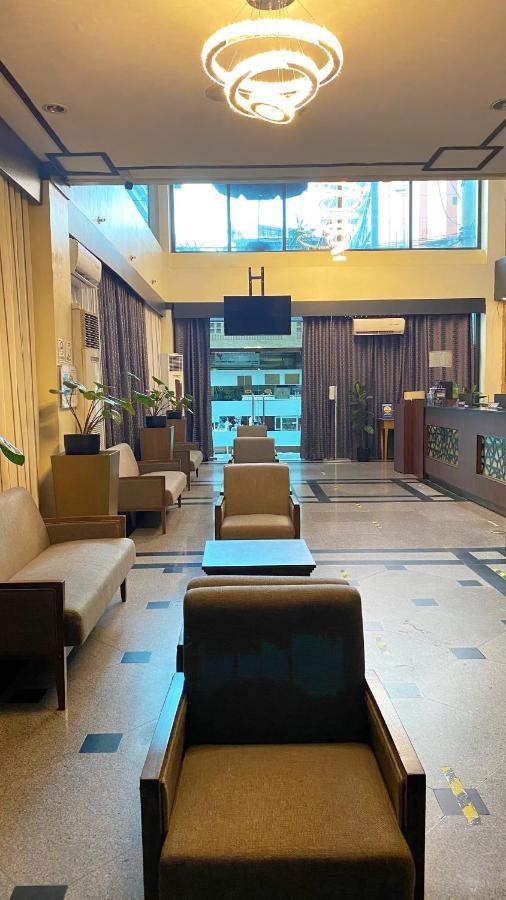 Urban Travellers Hotel Pasay Exterior photo