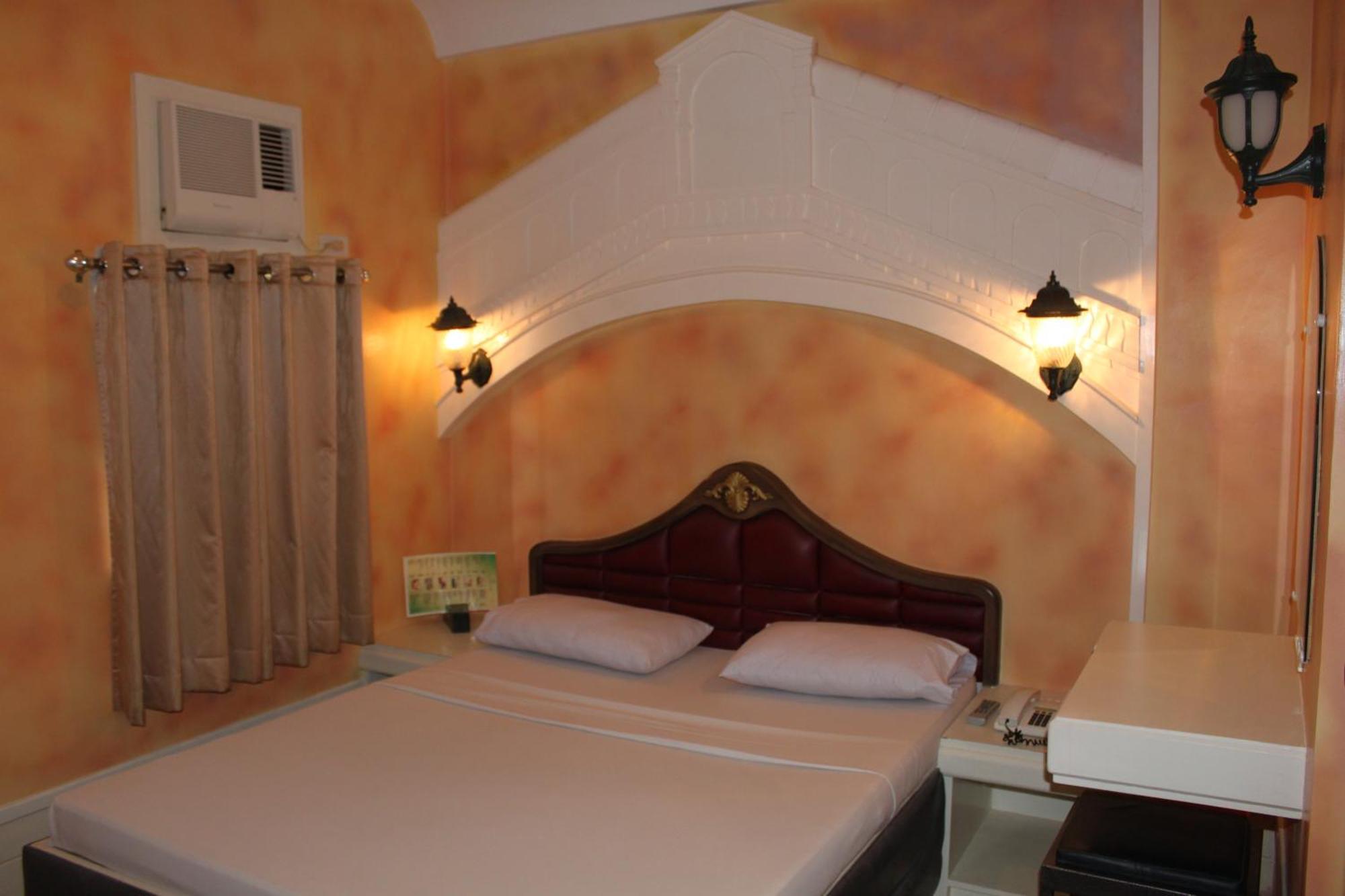 Urban Travellers Hotel Pasay Exterior photo