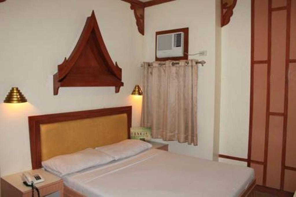 Urban Travellers Hotel Pasay Exterior photo